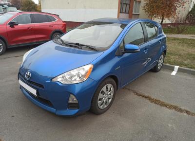 Фото Toyota Prius c