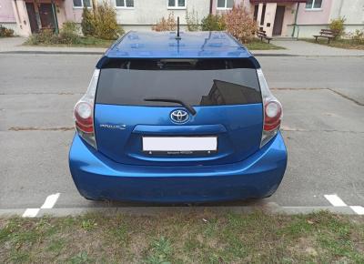 Фото Toyota Prius c