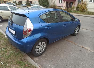 Фото Toyota Prius c