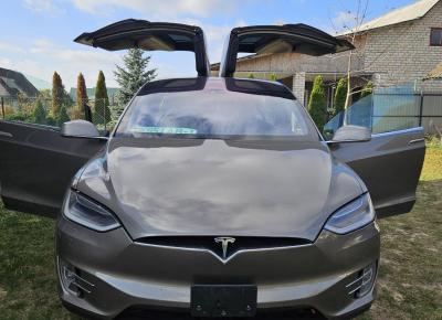 Фото Tesla Model X