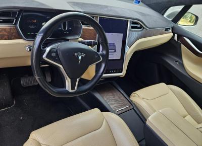 Фото Tesla Model X