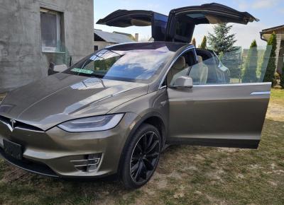 Фото Tesla Model X