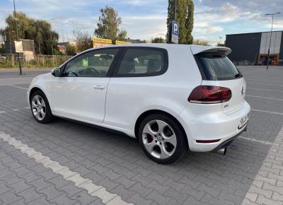 Фото Volkswagen Golf GTI