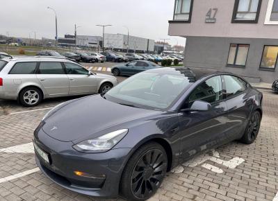 Фото Tesla Model 3