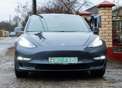 Фото Tesla Model 3