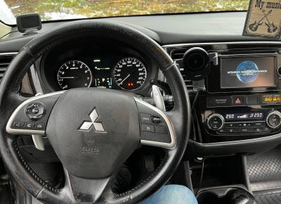 Фото Mitsubishi Outlander