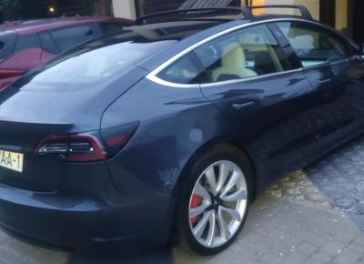 Фото Tesla Model 3