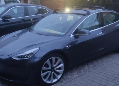 Фото Tesla Model 3