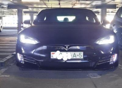 Фото Tesla Model S