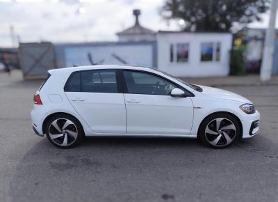 Фото Volkswagen Golf GTI