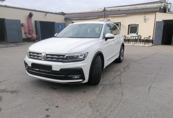 Volkswagen Tiguan, 2019 год выпуска с двигателем Бензин, 77 931 BYN в г. Минск