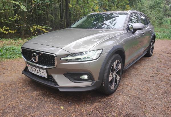 Volvo V60 Cross Country, 2019 год выпуска с двигателем Бензин, 114 778 BYN в г. Минск