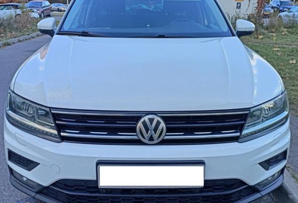 Volkswagen Tiguan, 2017 год выпуска с двигателем Бензин, 71 647 BYN в г. Минск