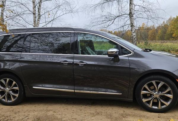 Chrysler Pacifica, 2017 год выпуска с двигателем Бензин, 81 156 BYN в г. Минск