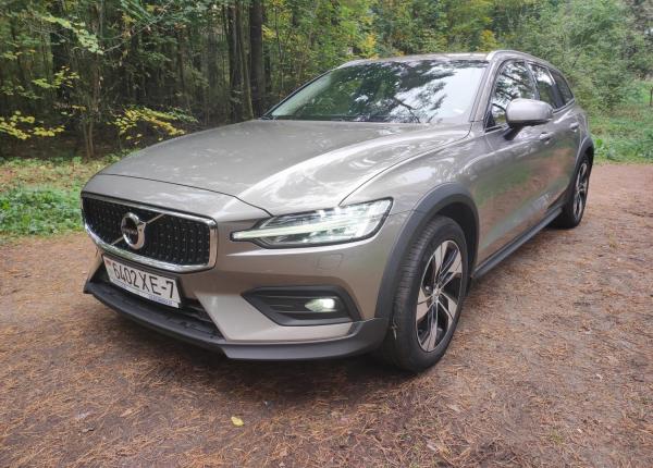 Volvo V60 Cross Country, 2019 год выпуска с двигателем Бензин, 114 778 BYN в г. Минск