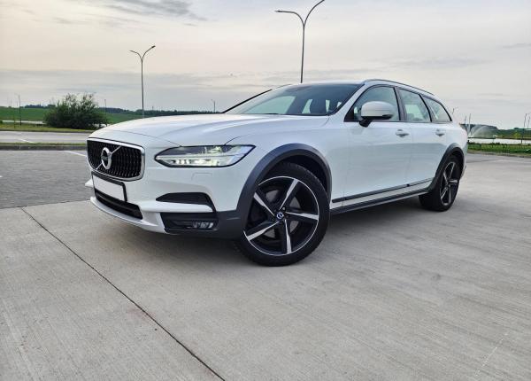 Volvo V90 Cross Country, 2019 год выпуска с двигателем Дизель, 108 003 BYN в г. Минск