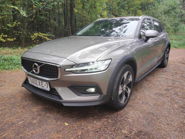 Volvo V60 Cross Country, 2019 год выпуска с двигателем Бензин, 114 778 BYN в г. Минск