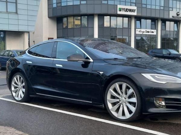 Tesla Model S, 2018 год выпуска с двигателем Электро, 88 078 BYN в г. Минск