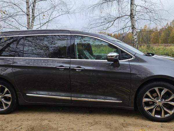 Chrysler Pacifica, 2017 год выпуска с двигателем Бензин, 81 156 BYN в г. Минск