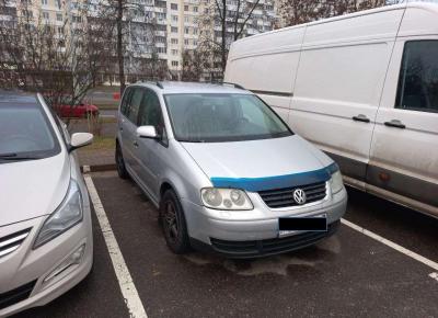 Фото Volkswagen Touran