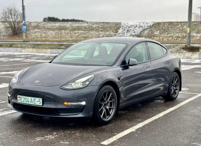 Фото Tesla Model 3