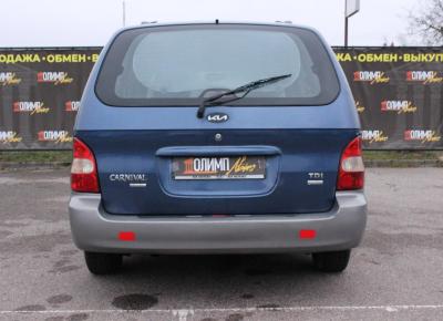 Фото Kia Carnival