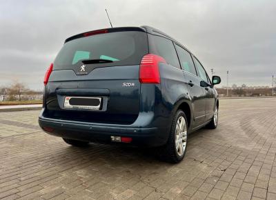 Фото Peugeot 5008