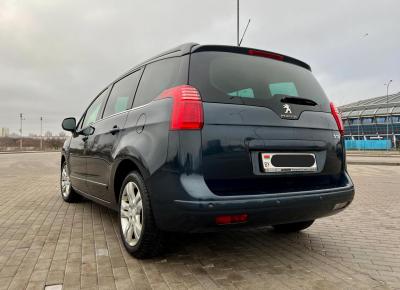 Фото Peugeot 5008