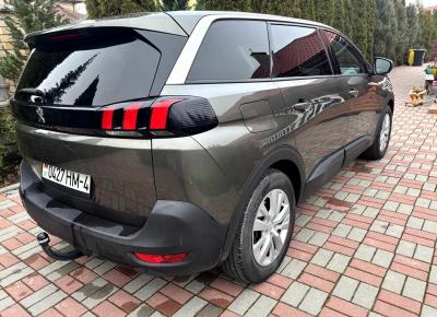 Фото Peugeot 5008