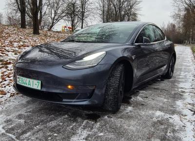 Фото Tesla Model 3