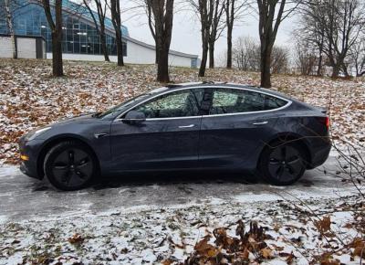 Фото Tesla Model 3