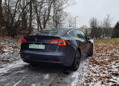 Фото Tesla Model 3