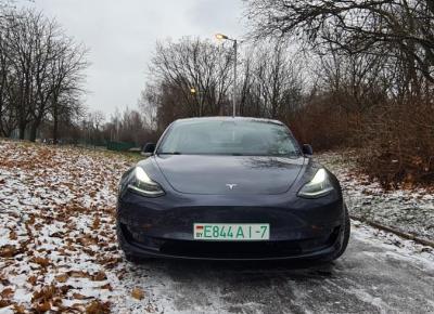 Фото Tesla Model 3