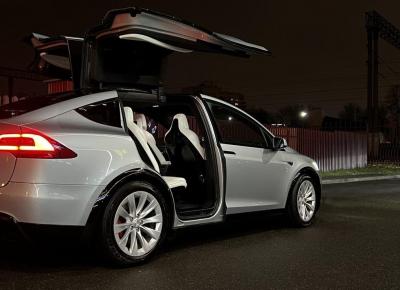 Фото Tesla Model X