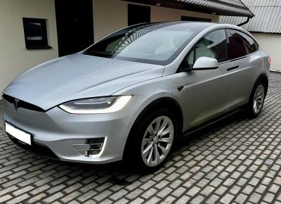 Фото Tesla Model X