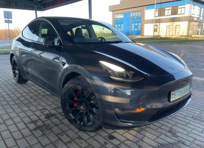 Фото Tesla Model Y