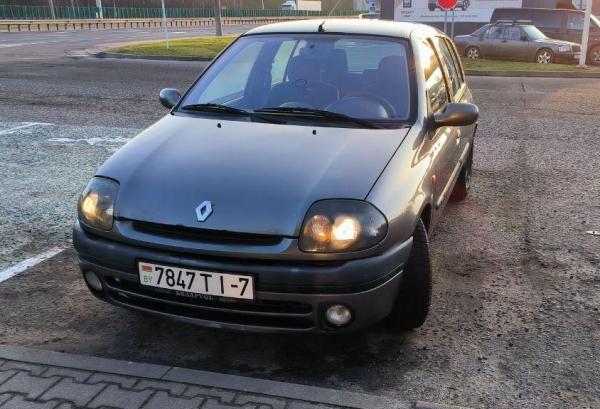 Renault Clio, 2001 год выпуска с двигателем Бензин, 8 988 BYN в г. Минск