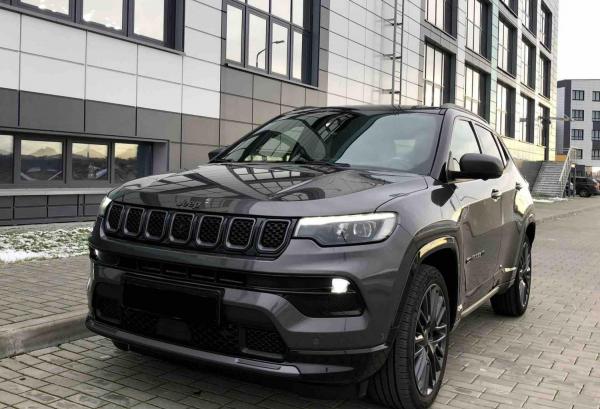 Jeep Compass, 2021 год выпуска с двигателем Бензин, 90 015 BYN в г. Могилёв