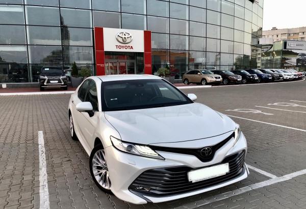 Toyota Camry, 2018 год выпуска с двигателем Бензин, 89 764 BYN в г. Минск