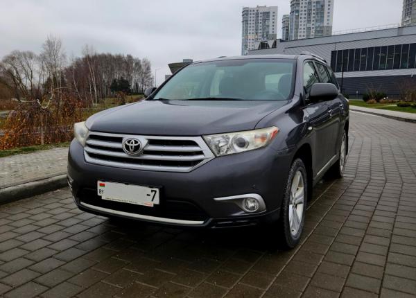 Toyota Highlander, 2013 год выпуска с двигателем Бензин, 70 982 BYN в г. Минск