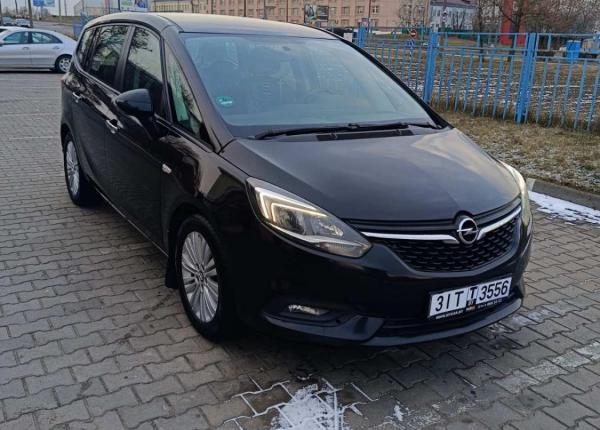 Opel Zafira, 2016 год выпуска с двигателем Дизель, 52 101 BYN в г. Минск