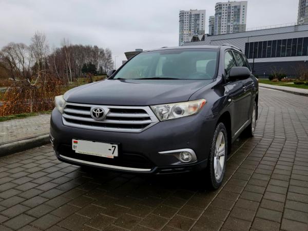 Toyota Highlander, 2013 год выпуска с двигателем Бензин, 70 982 BYN в г. Минск