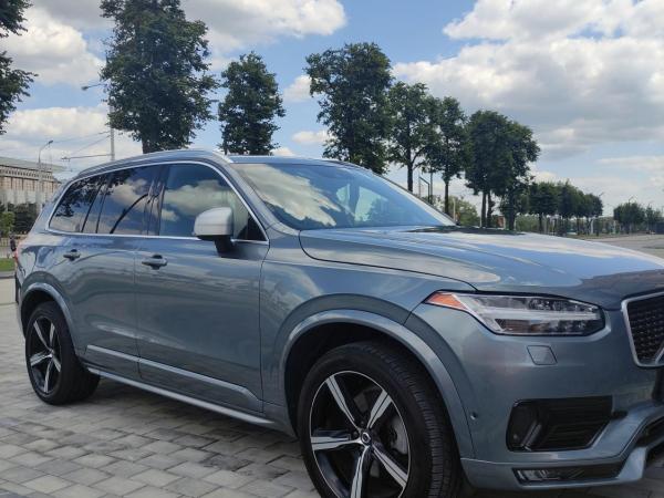 Volvo XC90, 2019 год выпуска с двигателем Бензин, 130 639 BYN в г. Минск