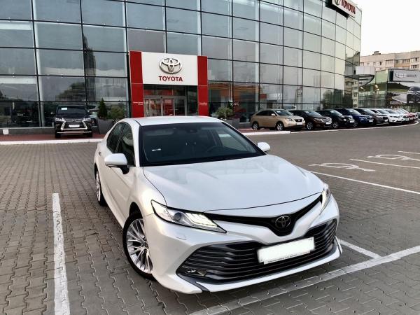 Toyota Camry, 2018 год выпуска с двигателем Бензин, 89 764 BYN в г. Минск