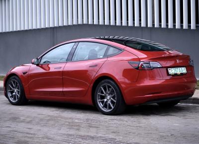 Фото Tesla Model 3