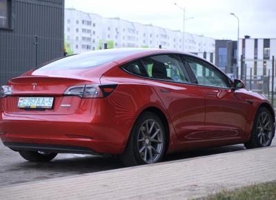 Фото Tesla Model 3