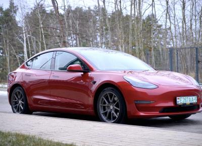 Фото Tesla Model 3