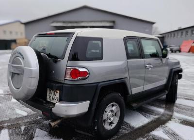 Фото Toyota FJ Cruiser