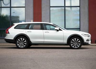 Фото Volvo V90 Cross Country