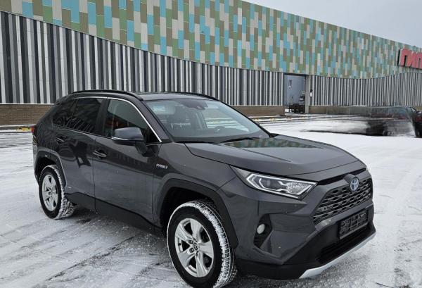 Toyota RAV4, 2021 год выпуска с двигателем Гибрид, 119 836 BYN в г. Минск